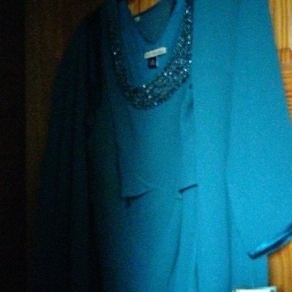Iam selling a evening gown - Picture 4 of 7